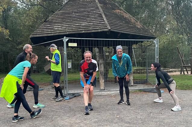 TuS Hiltrup Lauftreff: Dehnen an der Wasserinfohütte am Hiltruper See